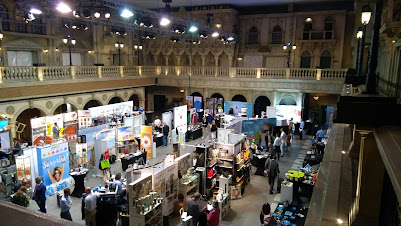 Attent op een beurs