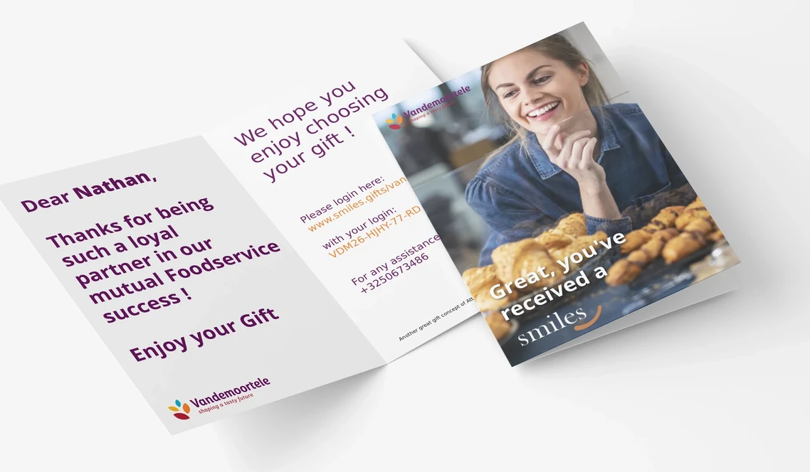 An opened Smiles card in the client&rsquo;s house style: a personal message on the left, the login details with the personal code in the middle, and on the right the front with a photo and the Smiles logo.